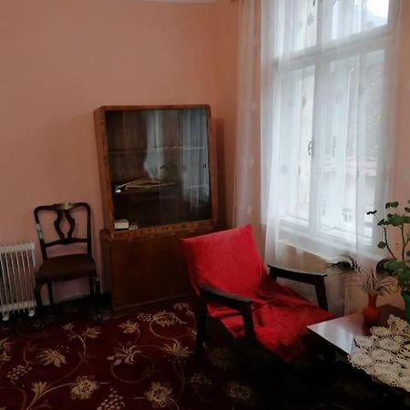 La 2 Pasi De Biserica Neagra Braşov Esterno foto