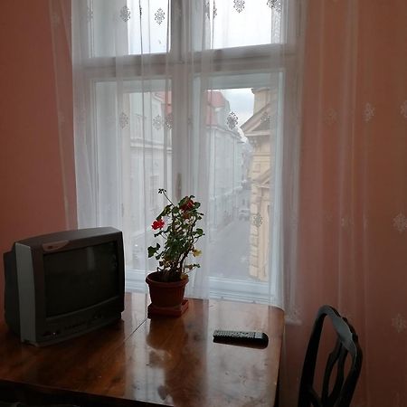 La 2 Pasi De Biserica Neagra Braşov Esterno foto